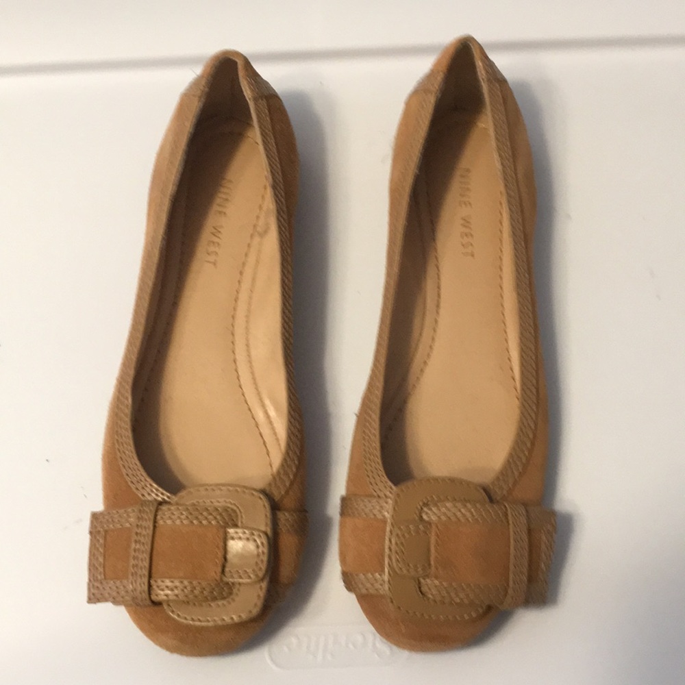 Tan suede Nine West ballet flats with buckle, 6